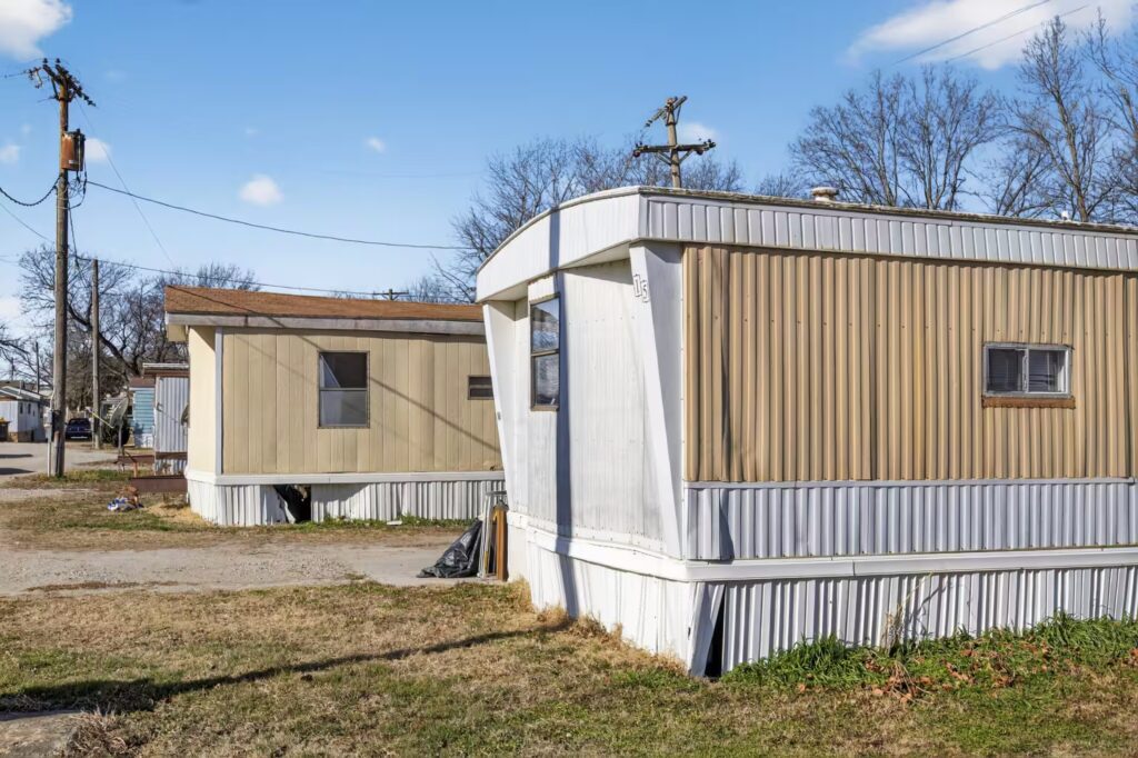 manufactured, rent, community, mobile homes near me, E th Avenue, affordable mobile home for rent