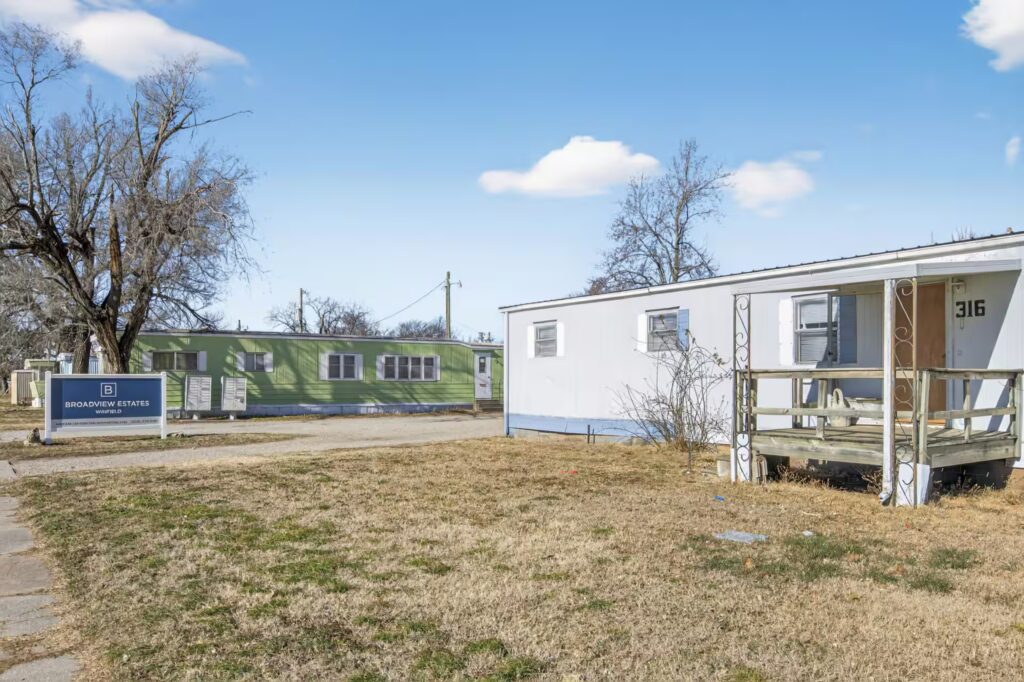 E th Avenue, mobile, mobile homes near me, broadview, rent, manufactured homes near me